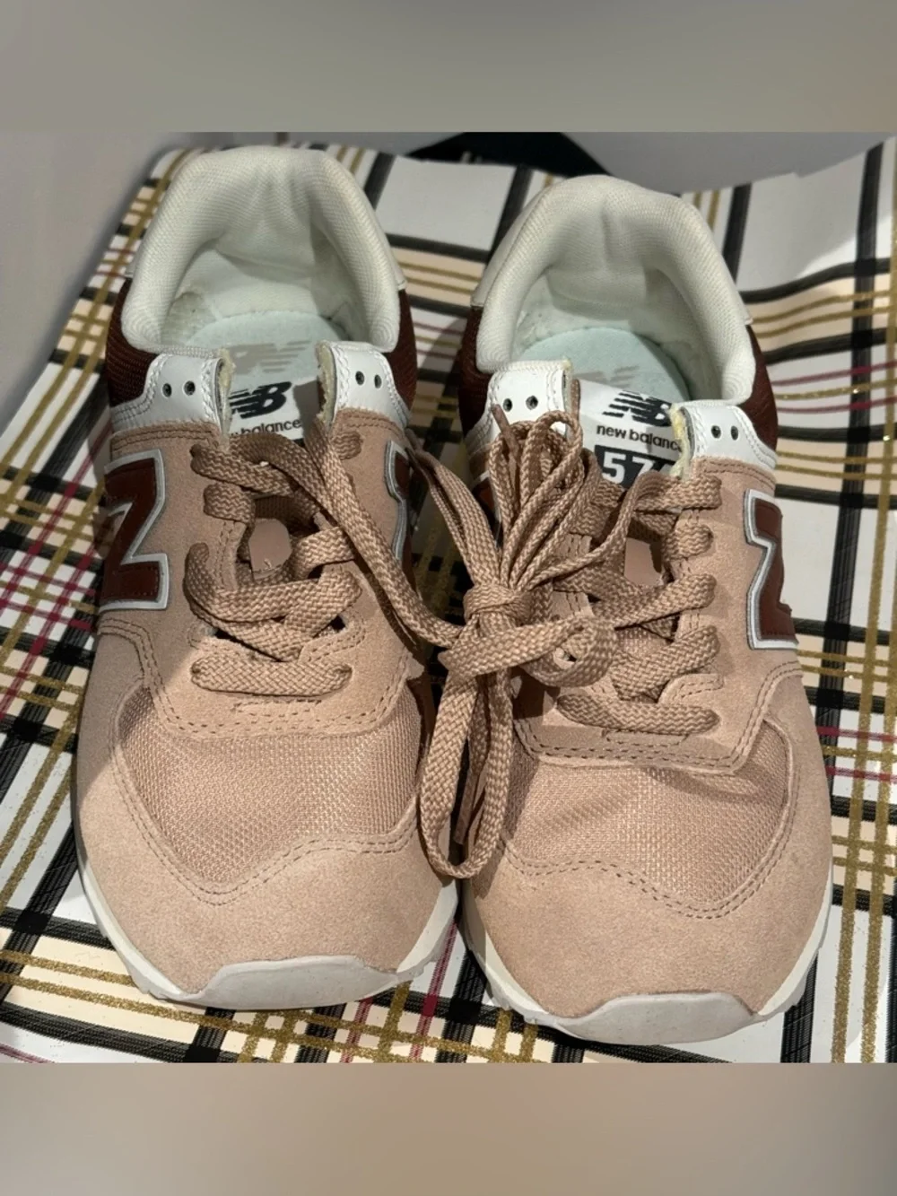 New Balance 574 Sneaker in Dusty brownish rose  and White suede shoe - Picture 3 of 6